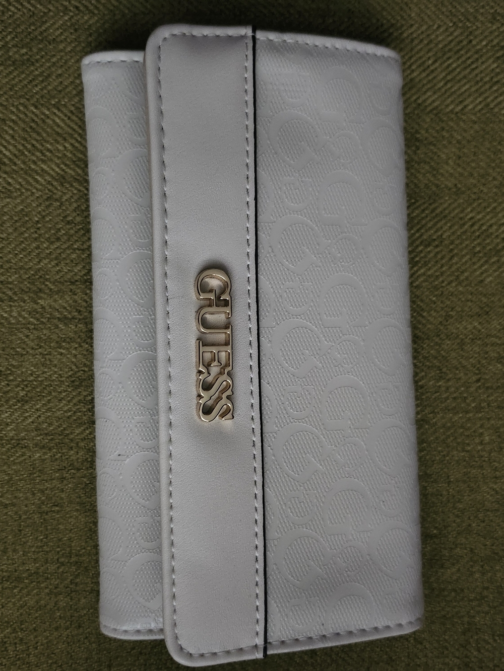 GUESS White Textured Logo Wallet - Women's Clutch